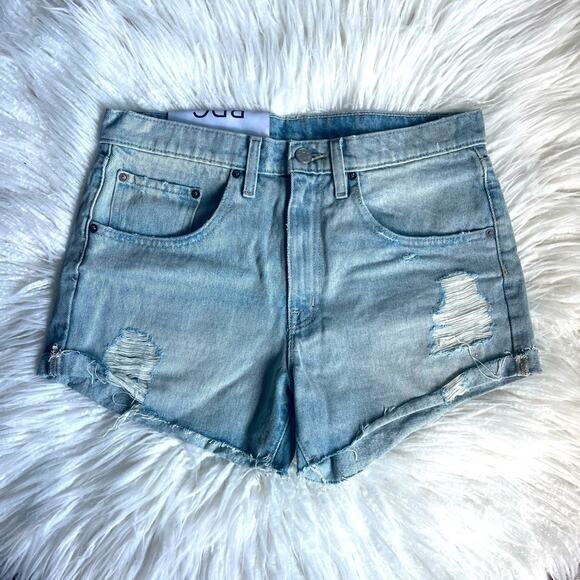 URBAN BDG LIGHT WASH BOYFRIEND LOW RISE DISTRESSED DENIM MICRO SHORTS 28 - Picture 1 of 6